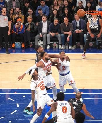 New York Knicks v Orlando Magic - NBA, Basketball Herren, USA NEW YORK, UNITED STATES - NOVEMBER 12: The players are seen during the NBA game between the New York Knicks and the Orlando Magic at Madison Square Garden in New York, United States on November 12, 2025. Selcuk Acar Anadolu New York United States. Editorial use only. Please get in touch for any other usage.  Copyright: x2025xAnadoluxSelcukxAcarx
