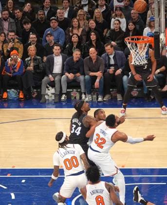 New York Knicks v Orlando Magic - NBA, Basketball Herren, USA NEW YORK, UNITED STATES - NOVEMBER 12: The players are seen during the NBA game between the New York Knicks and the Orlando Magic at Madison Square Garden in New York, United States on November 12, 2025. Selcuk Acar Anadolu New York United States. Editorial use only. Please get in touch for any other usage.  Copyright: x2025xAnadoluxSelcukxAcarx
