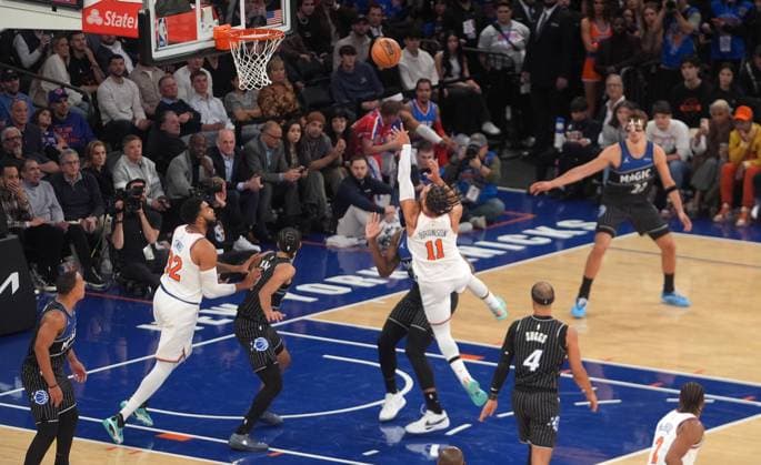 New York Knicks v Orlando Magic - NBA, Basketball Herren, USA NEW YORK, UNITED STATES - NOVEMBER 12: Jalen Brunson (11) of the New York Knicks in action during the NBA game between the New York Knicks and the Orlando Magic at Madison Square Garden in New York, United States on November 12, 2025. Selcuk Acar Anadolu New York United States. Editorial use only. Please get in touch for any other usage.  Copyright: x2025xAnadoluxSelcukxAcarx