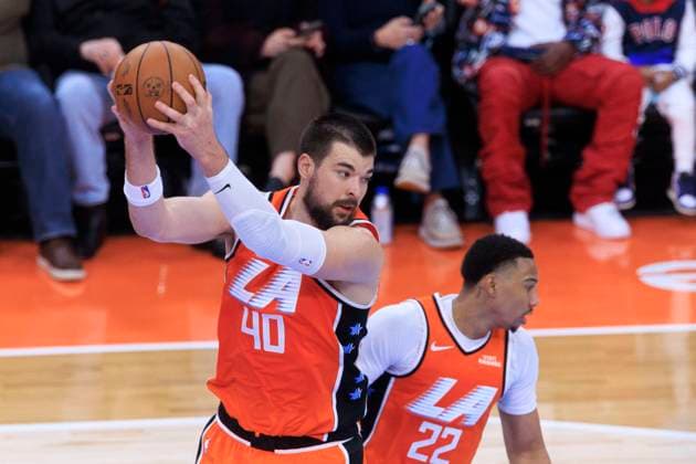 November 12, 2025, Inglewood, California, USA: Ivica Zubac 40 of the Los Angeles Clippers grabs the rebound during their regular season NBA, Basketball Herren, USA game against the Denver Nuggets on Wednesday November 12, 2025 at Intuit Dome in Inglewood, California. ARIANA RUIZ PI Inglewood USA - ZUMAp124 20251112_zaa_p124_007 Copyright: xArianaxRuizx