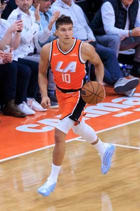November 12, 2025, Inglewood, California, USA: Bogdan Bogdanovic 10 of the Los Angeles Clippers during their regular season NBA, Basketball Herren, USA game against the Denver Nuggets on Wednesday November 12, 2025 at Intuit Dome in Inglewood, California. ARIANA RUIZ PI Inglewood USA - ZUMAp124 20251112_zaa_p124_008 Copyright: xArianaxRuizx