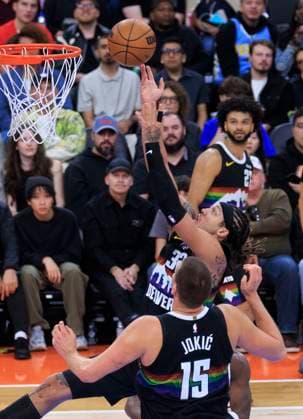 November 12, 2025, Inglewood, California, USA: Aaron Gordon 32 of the Denver Nuggets scores during their regular season NBA, Basketball Herren, USA game against the Los Angeles Clippers on Wednesday November 12, 2025 at Intuit Dome in Inglewood, California. ARIANA RUIZ PI Inglewood USA - ZUMAp124 20251112_zaa_p124_009 Copyright: xArianaxRuizx