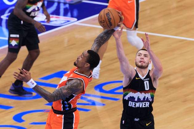 November 12, 2025, Inglewood, California, USA: Christian Braun 0 of the Denver Nuggets and John Collins 20 of the Los Angeles Clippers reach for the rebound during their regular season NBA, Basketball Herren, USA game on Wednesday November 12, 2025 at Intuit Dome in Inglewood, California. Clippers lose to Nuggets, 116-130. ARIANA RUIZ PI Inglewood USA - ZUMAp124 20251112_zaa_p124_049 Copyright: xArianaxRuizx