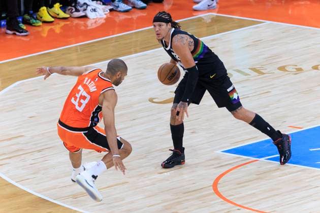 November 12, 2025, Inglewood, California, USA: Aaron Gordon 32 of the Denver Nuggets makes an ankle-breaking play against Nicolas Batum 33 of the Los Angeles Clippers during their regular season NBA, Basketball Herren, USA game on Wednesday November 12, 2025 at Intuit Dome in Inglewood, California. Clippers lose to Nuggets, 116-130. ARIANA RUIZ PI Inglewood USA - ZUMAp124 20251112_zaa_p124_064 Copyright: xArianaxRuizx