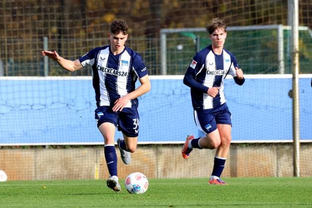 DEU, DFL, 2 FBL Hertha BSC, training match , 12 11 2025, Sportforum, Berlin, DEU, DFL, 2 FBL Hertha BSC, training match , in picture Janne Berner Hertha BSC Berlin 34 , Kennet Eichhorn Hertha BSC Berlin 23 DFL regulations prohibit any use of Photographs as image sequences and or quasi video nordphotoxGmbHx xEngler nph00076