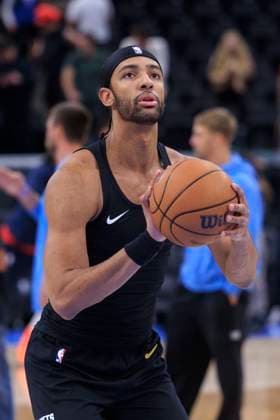 November 12, 2025, Inglewood, California, USA: Zeke Nnaji 22 of the Denver Nuggets warms up prior to their regular season NBA, Basketball Herren, USA game against the Los Angeles Clippers on Wednesday November 12, 2025 at Intuit Dome in Inglewood, California. Clippers lose to Nuggets, 116-130. ARIANA RUIZ PI Inglewood USA - ZUMAp124 20251112_zaa_p124_087 Copyright: xArianaxRuizx