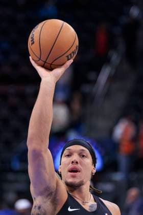 November 12, 2025, Inglewood, California, USA: Aaron Gordon 32 of the Denver Nuggets warms up prior to their regular season NBA, Basketball Herren, USA game against the Los Angeles Clippers on Wednesday November 12, 2025 at Intuit Dome in Inglewood, California. Clippers lose to Nuggets, 116-130. ARIANA RUIZ PI Inglewood USA - ZUMAp124 20251112_zaa_p124_089 Copyright: xArianaxRuizx