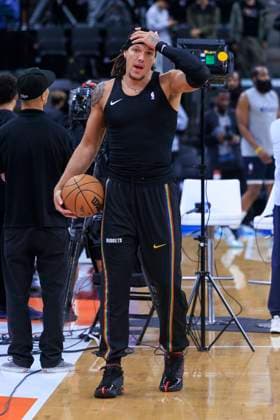 November 12, 2025, Inglewood, California, USA: Aaron Gordon 32 of the Denver Nuggets warms up prior to their regular season NBA, Basketball Herren, USA game against the Los Angeles Clippers on Wednesday November 12, 2025 at Intuit Dome in Inglewood, California. Clippers lose to Nuggets, 116-130. ARIANA RUIZ PI Inglewood USA - ZUMAp124 20251112_zaa_p124_090 Copyright: xArianaxRuizx
