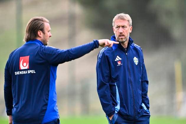 MARBELLA, SPAIN 20251113 Swedens national coach Graham Potter during Thursdays training in Marbella ahead of the World Cup qualifier in Switzerland at the end of the week MARBELLA SPAIN x10050x  Copyright: xPontusxLundahl TTx HERRLANDSLAGET FOTBOLL TRÄNING MARBELLA