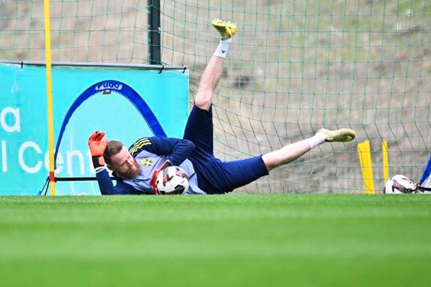 MARBELLA, SPAIN 20251113 Sweden s national team goalkeeper Viktor Johansson during Thursday s training in Marbella ahead of the men s national team s World Cup qualifying match in Switzerland at the end of the week MARBELLA SPAIN x10050x  Copyright: xPontusxLundahl TTx NATIONAL TEAM FOOTBALL TRAINING MARBELLA