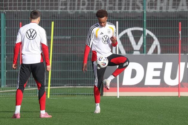 13 11 2025, xgox, football national team training emspor, v l Assan Ouedraogo Germany on the ball, plays the ball DFL DFB REGULATIONS PROHIBIT ANY USE OF PHOTOGRAPHS as IMAGE SEQUENCES and or QUASI VIDEO Wolfsburg