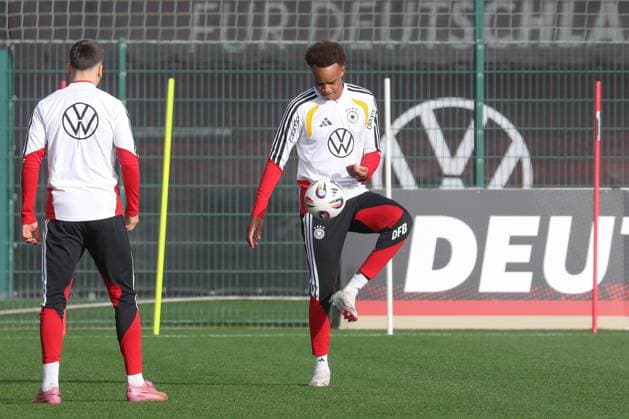 13 11 2025, xgox, football national team training emspor, v l Assan Ouedraogo Germany on the ball, plays the ball DFL DFB REGULATIONS PROHIBIT ANY USE OF PHOTOGRAPHS as IMAGE SEQUENCES and or QUASI VIDEO Wolfsburg