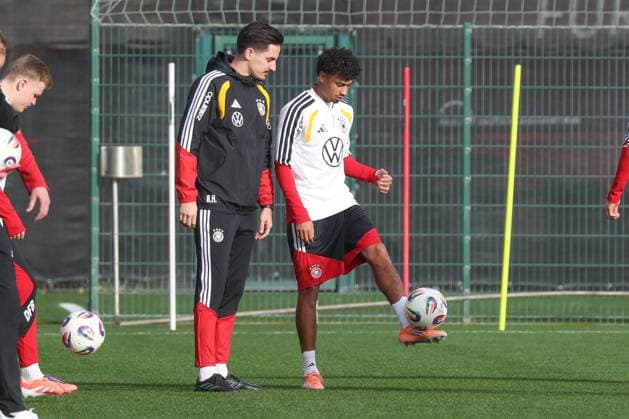 13 11 2025, xgox, football national team training emspor, v l Nathaniel Brown Germany, DFL DFB REGULATIONS PROHIBIT ANY USE OF PHOTOGRAPHS as IMAGE SEQUENCES and or QUASI VIDEO Wolfsburg