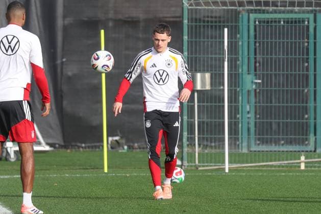 13 11 2025, xgox, football national team training emspor, v l Florian Wirtz Germany, DFL DFB REGULATIONS PROHIBIT ANY USE OF PHOTOGRAPHS as IMAGE SEQUENCES and or QUASI VIDEO Wolfsburg