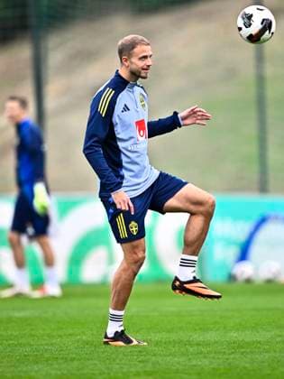 MARBELLA, SPAIN 20251113 Swedish national team player Gustav Lundgren during Thursday s training in Marbella ahead of the men s national team s World Cup qualifying match in Switzerland at the end of the week MARBELLA SPAIN x10050x  Copyright: xPontusxLundahl TTx NATIONAL TEAM FOOTBALL TRAINING MARBELLA