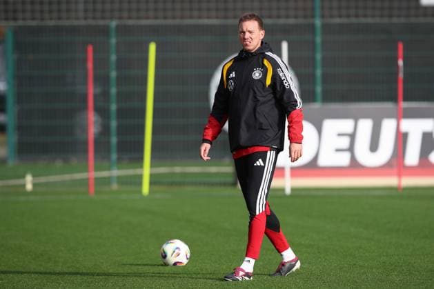 13 11 2025, xtgx, football national team, final training in Wolfsburg emspor, v l Julian Nagelsmann Germany, coach DFL DFB REGULATIONS PROHIBIT ANY USE OF PHOTOGRAPHS as IMAGE SEQUENCES and or QUASI VIDEO Wolfsburg