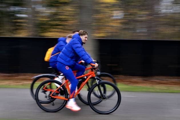 ZEIST - Luciano Valente arrives at the Dutch national football team training session at the KNVB Campus, ahead of the World Cup qualifier against Poland. ANP OLAF KRAAK xVIxANPxSportx xxANPxIVx 542002161 originalFilename: 542002161.jpg