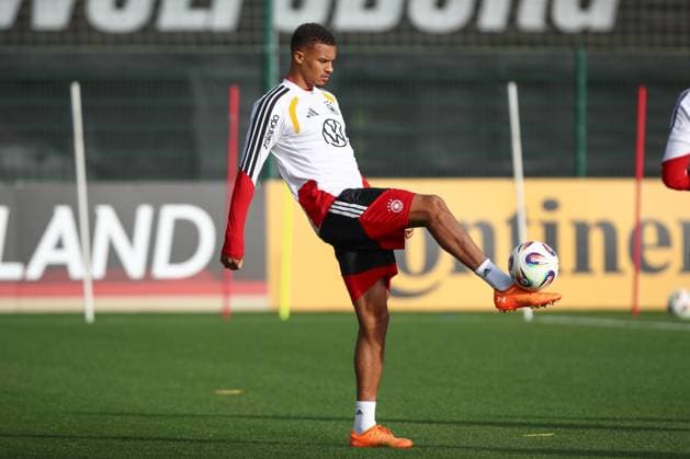 13 11 2025, xtgx, football national team, final training in Wolfsburg emspor, v l Malick Thiaw Germany DFL DFB REGULATIONS PROHIBIT ANY USE OF PHOTOGRAPHS as IMAGE SEQUENCES and or QUASI VIDEO Wolfsburg