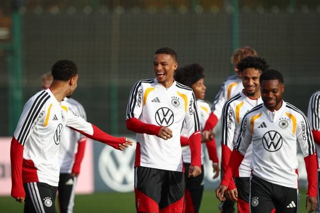 13 11 2025, xtgx, football national team, final training in Wolfsburg emspor, v l Malick Thiaw Germany laughs, smiles, positive, satisfied DFL DFB REGULATIONS PROHIBIT ANY USE OF PHOTOGRAPHS as IMAGE SEQUENCES and or QUASI VIDEO Wolfsburg