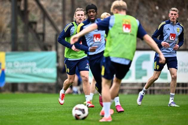 MARBELLA, SPAIN 20251113 Swedish national team players Mattias Svanberg and Emil Forsberg during Thursday s training in Marbella ahead of the men s national team s World Cup qualifying match in Switzerland at the end of the week MARBELLA SPAIN x10050x  Copyright: xPontusxLundahl TTx NATIONAL TEAM FOOTBALL TRAINING MARBELLA