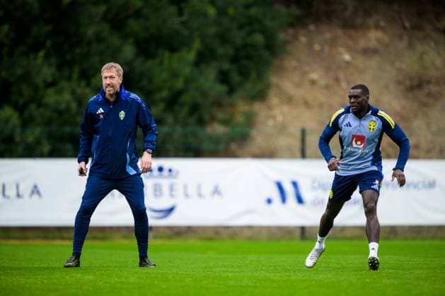251113 Head coach Graham Potter and Ken Sema of the Swedish national football team during a training session on November 13, 2025 in Marbella Photo Joel Marklund BILDBYRAN kod JM JM0748 bbeng fotboll football soccer fotball vm kval fifa world cup qualifier träning practice training sverige sweden sverige a  Copyright: JOELxMARKLUND BB251113JM006