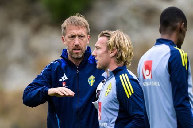 251113 Head coach Graham Potter and Emil Forsberg of the Swedish national football team during a training session on November 13, 2025 in Marbella Photo Joel Marklund BILDBYRAN kod JM JM0748 bbeng fotboll football soccer fotball vm kval fifa world cup qualifier träning practice training sverige sweden sverige a  Copyright: JOELxMARKLUND BB251113JM009