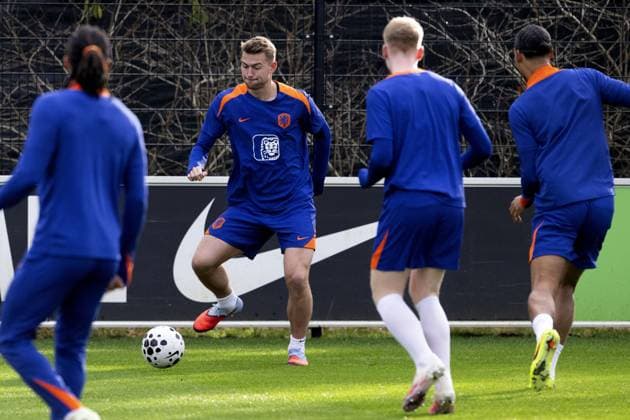 ZEIST - Matthijs de Ligt during the Dutch national football team s training session at the KNVB Campus, ahead of the World Cup qualifier against Poland. ANP OLAF KRAAK xVIxANPxSportx xxANPxIVx 542004217 originalFilename: 542004217.jpg