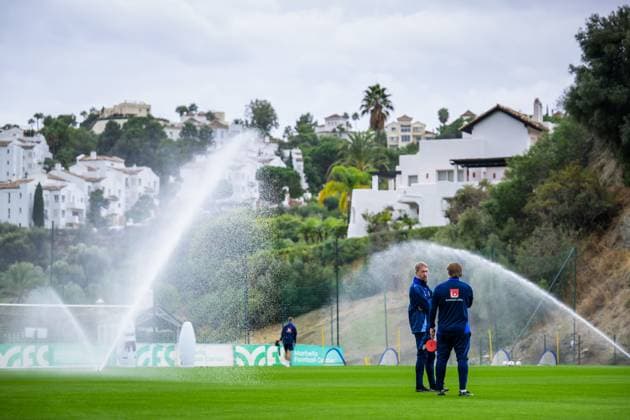 251113 Head coach Graham Potter and assistant coach Björn Hamberg of the Swedish national football team during a training session on November 13, 2025 in Marbella Photo Joel Marklund BILDBYRAN kod JM JM0748 bbeng fotboll football soccer fotball vm kval fifa world cup qualifier träning practice training sverige sweden sverige a  Copyright: JOELxMARKLUND BB251113JM032