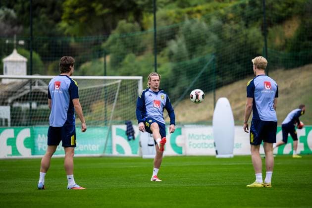 251113 Mattias Svanberg, Emil Forsberg and Lucas Bergvall of the Swedish national football team during a training session on November 13, 2025 in Marbella Photo Joel Marklund BILDBYRAN kod JM JM0748 bbeng fotboll football soccer fotball vm kval fifa world cup qualifier träning practice training sverige sweden sverige a  Copyright: JOELxMARKLUND BB251113JM033
