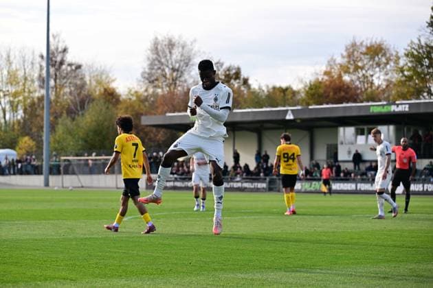 13 11 2025 Moenchengladbach Football, Men, Season 2025 2026, Test match Borussia Moenchengladbach vs K Lierse SK Goal celebration at goal scorer Iaia Manco Danfa Gladbach after his goal to 1 0 DFL regulations prohibit any use of photographs as image sequences and or quasi video Borussia Park NRW Germany