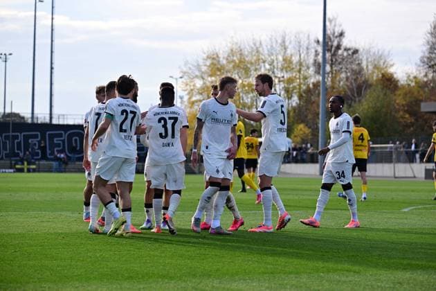 13 11 2025 Moenchengladbach Fußball, Herren, Saison 2025 2026, Testspiel Borussia Moenchengladbach vs K Lierse SK Torjubel Gladbach nach dem Tor zum 1 0 37 Torschuetze Iaia Manco Danfa Gladbach DFL regulations prohibit any use of photographs as image sequences and or quasi video Borussia Park NRW Deutschland