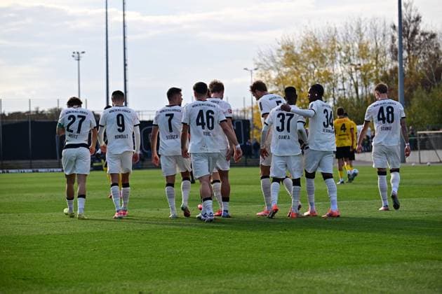 13 11 2025 Moenchengladbach Fußball, Herren, Saison 2025 2026, Testspiel Borussia Moenchengladbach vs K Lierse SK Torjubel Gladbach nach dem Tor zum 1 0 37 Torschuetze Iaia Manco Danfa Gladbach DFL regulations prohibit any use of photographs as image sequences and or quasi video Borussia Park NRW Deutschland