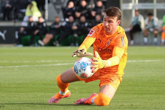 Mönchengladbach, Germany 13 November 2025 Test match 2025 2026 Borussia Mönchengladbach vs Lierse SK In the picture goalkeeper Tobias Sippel BMG Fohlenplatz Nordrhein Westfalen Copyright: xFotostandx xVanxderxVeldenx