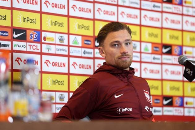 Fußball, WM Quali, Nationalteam Polen, Pressekonferenz WARSZAWA 13.11.2025 KONFERENCJA PRASOWA REPREZENTACJI POLSKI --- POLISH FOOTBALL national team, Nationalteam press conference, PK, Pressekonferenz IN WARSAW MATTY CASH FOT. PIOTR KUCZA FOTOPYK NEWSPIX.PL --- newspix.pl POLAND OUT! 