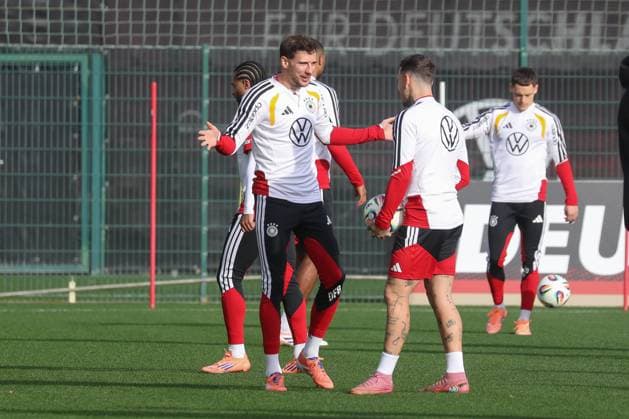 13 11 2025, xgox, football national team training emspor, v l Leon Goretzka Germany, , David Raum Germany, DFL DFB REGULATIONS PROHIBIT ANY USE OF PHOTOGRAPHS as IMAGE SEQUENCES and or QUASI VIDEO Wolfsburg