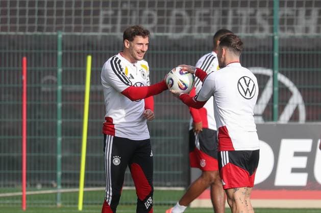 13 11 2025, xgox, football national team training emspor, v l Leon Goretzka Germany, , David Raum Germany, DFL DFB REGULATIONS PROHIBIT ANY USE OF PHOTOGRAPHS as IMAGE SEQUENCES and or QUASI VIDEO Wolfsburg