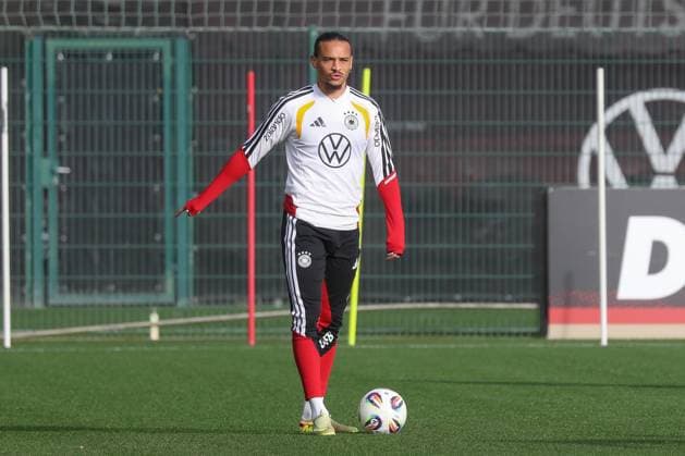 13 11 2025, xgox, football national team training emspor, v l Leroy Sane Germany, DFL DFB REGULATIONS PROHIBIT ANY USE OF PHOTOGRAPHS as IMAGE SEQUENCES and or QUASI VIDEO Wolfsburg