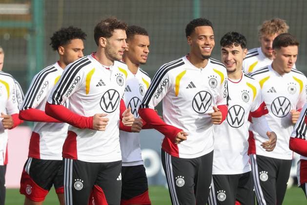 13 11 2025, xgox, football national team training emspor, v l Leon Goretzka Germany, , Felix Nmecha Germany, DFL DFB REGULATIONS PROHIBIT ANY USE OF PHOTOGRAPHS as IMAGE SEQUENCES and or QUASI VIDEO Wolfsburg