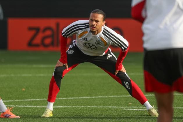 13 11 2025, xgox, football national team training emspor, v l Leroy Sane Germany, DFL DFB REGULATIONS PROHIBIT ANY USE OF PHOTOGRAPHS as IMAGE SEQUENCES and or QUASI VIDEO Wolfsburg