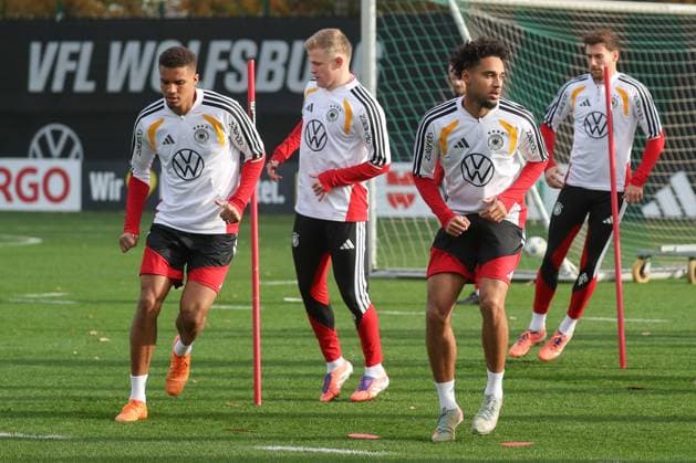 13 11 2025, xgox, football national team training emspor, v l Kevin Schade Germany, , Malick Thiaw Germany, DFL DFB REGULATIONS PROHIBIT ANY USE OF PHOTOGRAPHS as IMAGE SEQUENCES and or QUASI VIDEO Wolfsburg