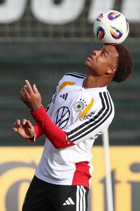 13 11 2025, xtgx, football national team, final training in Wolfsburg emspor, v l Forzan Assan Ouedraogo Germany DFL DFB REGULATIONS PROHIBIT ANY USE OF PHOTOGRAPHS as IMAGE SEQUENCES and or QUASI VIDEO Wolfsburg