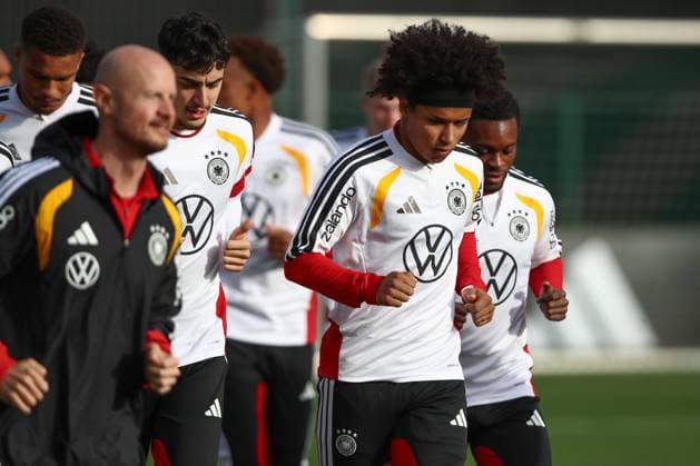 13 11 2025, xtgx, football national team, final training in Wolfsburg emspor, v l Karim Adeyimi Germany DFL DFB REGULATIONS PROHIBIT ANY USE OF PHOTOGRAPHS as IMAGE SEQUENCES and or QUASI VIDEO Wolfsburg