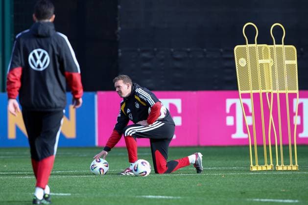 13 11 2025, xtgx, football national team, final training in Wolfsburg emspor, v l Julian Nagelsmann Germany, coach DFL DFB REGULATIONS PROHIBIT ANY USE OF PHOTOGRAPHS as IMAGE SEQUENCES and or QUASI VIDEO Wolfsburg