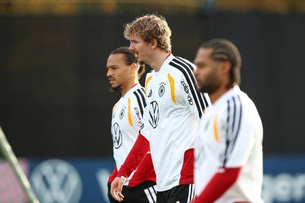 13 11 2025, xtgx, football national team, final training in Wolfsburg emspor, v l Leroy Sane Germany , Nick Woltemade Germany DFL DFB REGULATIONS PROHIBIT ANY USE OF PHOTOGRAPHS as IMAGE SEQUENCES and or QUASI VIDEO Wolfsburg