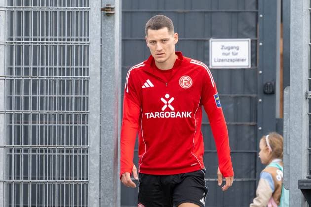 13 11 2025, Soccer 2 Bundesliga, Season 2025 2026, public training, Fortuna Duesseldorf on the training ground at the Merkur Spiel Arena in Duesseldorf Zan Celar Fortuna Duesseldorf, 09 comes on the pitch Photo Kirchner Media TH Copyright: xKirchner-Media THx