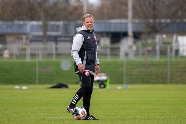 13 11 2025, Soccer 2 Bundesliga, Season 2025 2026, public training, Fortuna Duesseldorf on the training ground at the Merkur Spiel Arena in Duesseldorf Markus Anfang Fortuna Duesseldorf, head coach is on the pitch Photo Kirchner Media TH Copyright: xKirchner-Media THx