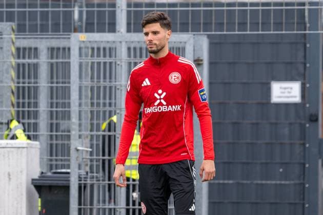 13 11 2025, Soccer 2 Bundesliga, Season 2025 2026, public training, Fortuna Duesseldorf on the training ground at the Merkur Spiel Arena in Duesseldorf Anouar El Azzouri Fortuna Duesseldorf, 08 comes on the pitch Photo Kirchner Media TH Copyright: xKirchner-Media THx