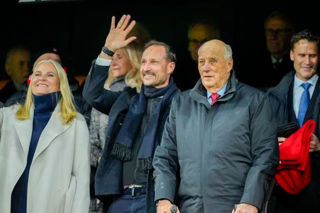 Football, World Cup qualifier, Norway - Estonia, Crown Prince Haakon and Mette-Marit of Norway as guests