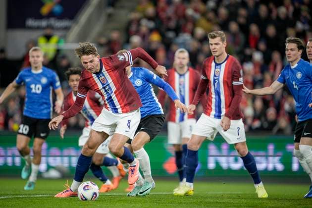 Football, World Cup qualification Norway Estonia Oslo 20251113 Sander Berge and Alexander Sorloth during the World Cup qualifying match in football between Norway and Estonia at Ullevaal Stadion Photo Jonas Been Henriksen NTB Oslo Norway EDITORIAL USE ONLY RESTRICTED USE FOR BETTING COMPANIES  Copyright: xJonasxBeenxHenriksenx xNTBx
