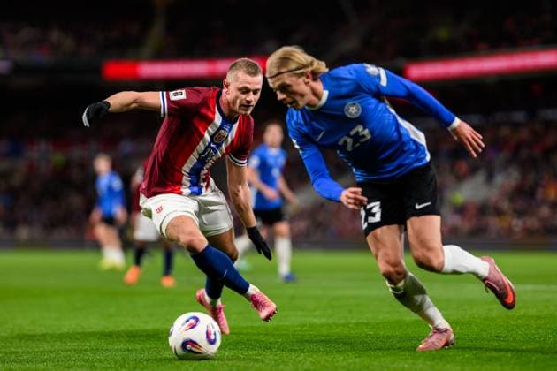 251113 Julian Ryerson of Norway and Vlasiy Sinyavskiy of Estonia during the FIFA World Cup Qualifier football match between Norway and Estonia on November 13, 2025 in Oslo Photo Vegard Grott BILDBYRAN kod VG VG0831 bbeng fotball football soccer fotboll fifa world cup qualifiers european qualifiers 2026 uefa world cup qualifiers vm kvalifisering vm kvalik vm kval norge norway estland estonia  Copyright: VEGARDxGRoTT BB251113VG054